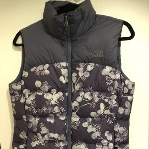 The north face vest/ Never worn
